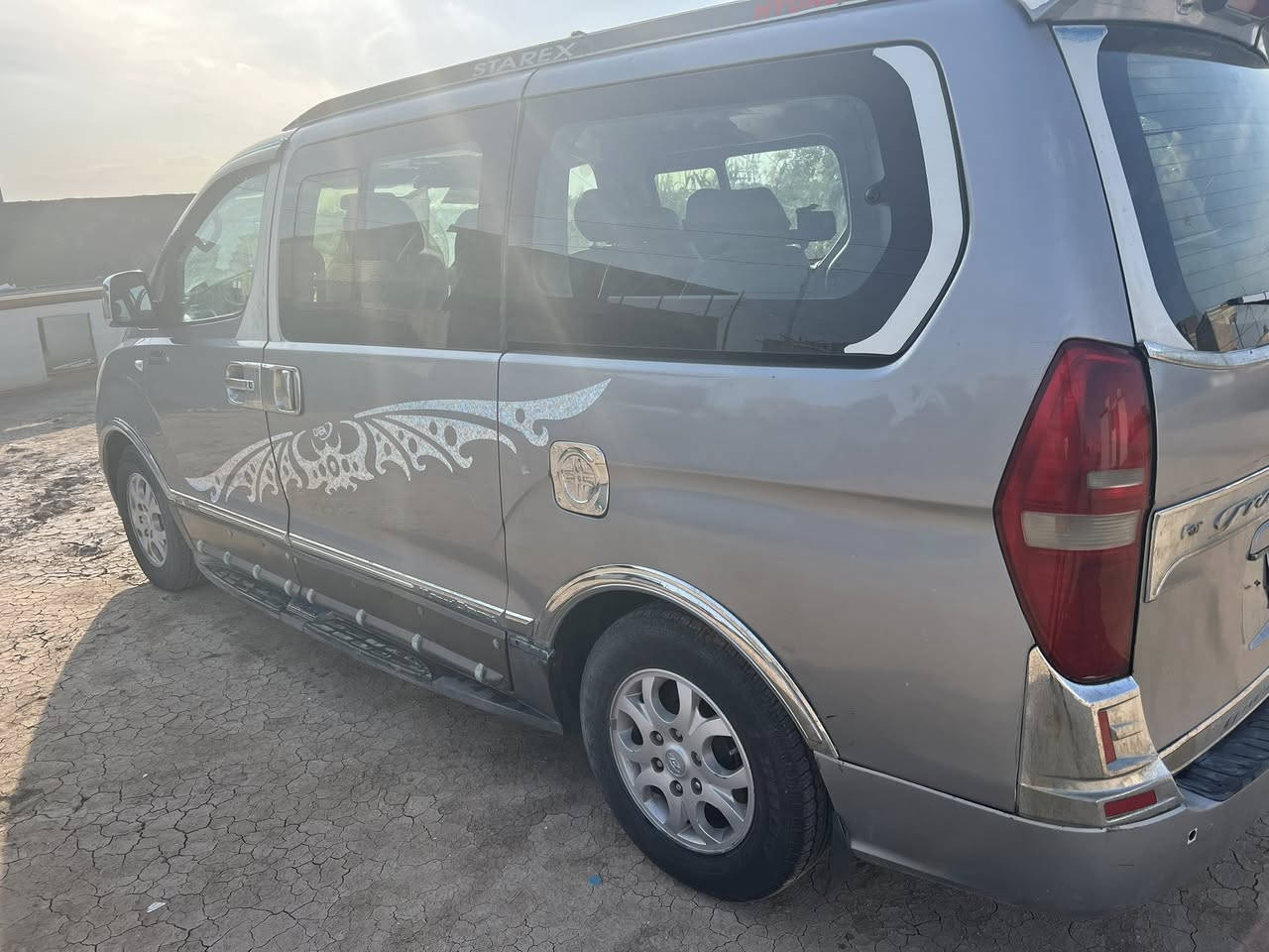 ستاركس 2011مسكراصل محرك كارتون توني شاده منضومة تبريدجديده حداديه جديده تخم تايرسنويه 2031باقي على ستلام رقم /150وبيهه مجال قليل ***********
