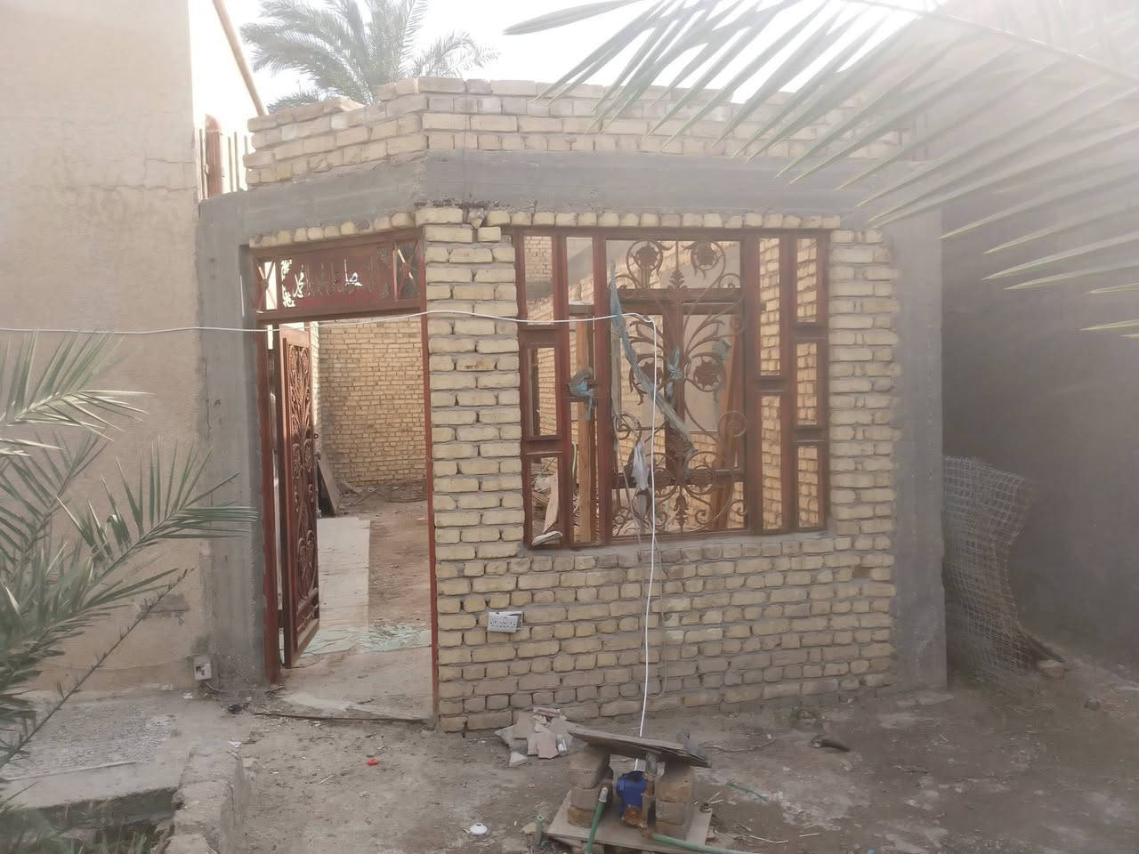 السلام عليكم بيت بالسكك مساحة 300م طابو مطلوب للسكك 12يبعد عن الشارع العام 70م لتفاصيل اكثر لاتصال على رقم ***********
