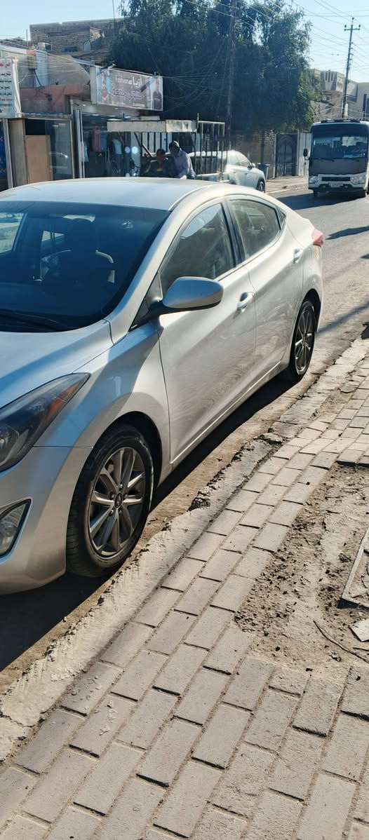 السلام عليكم
النترا 2016 
للبيع او امراوس باحدث 
وارد امريكي محرك 1800 حادثها جاملغ الامامي
مصبوغة حزام للجمالية بسبب الجراد  ماشية 136 
كير ومحرك وتبريد مكفولات تخم تاير جديد صدر نظيف السعر 115 وبيها مجال 
الاتصال بالرقم ***********
