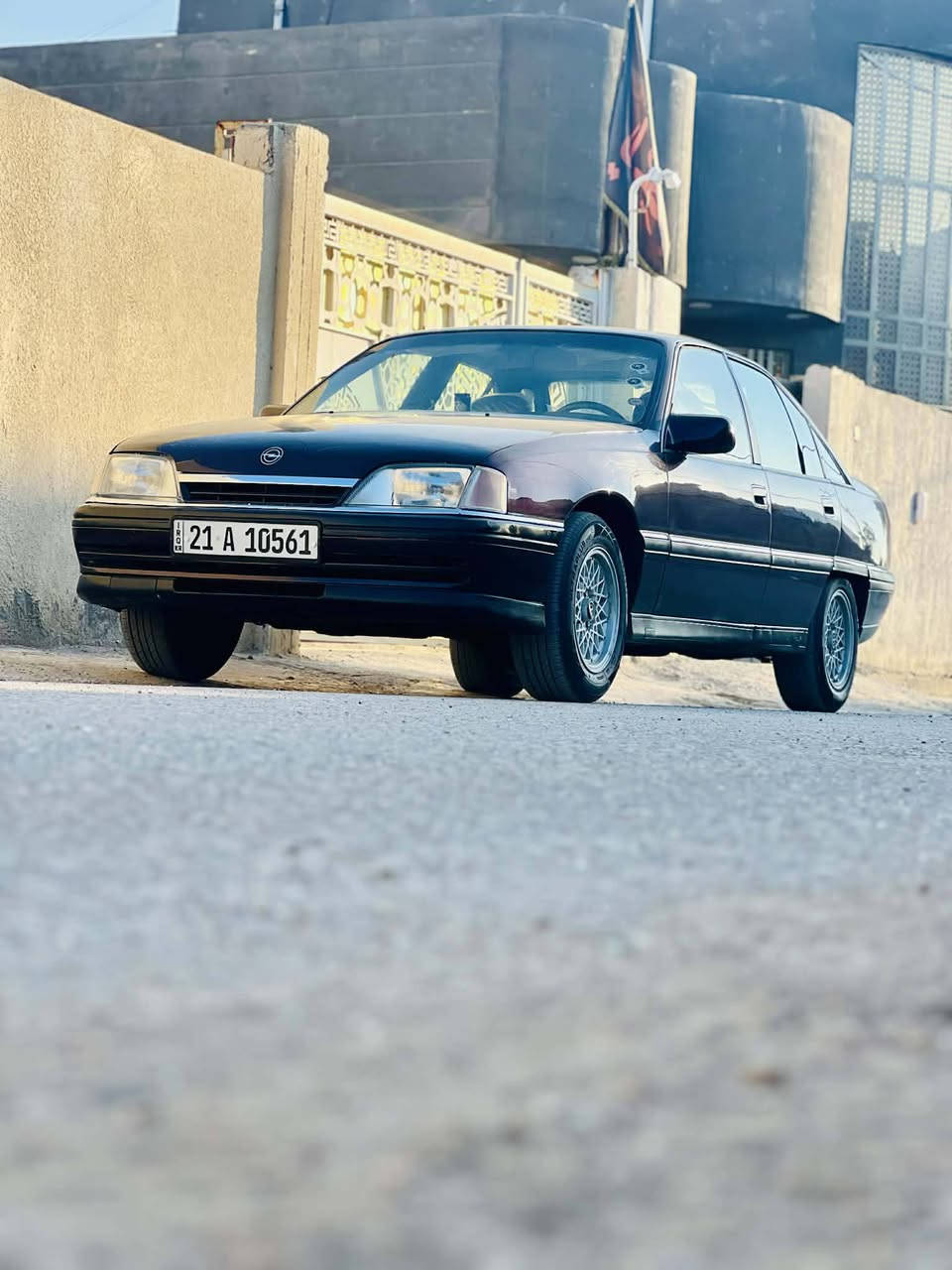 السلام عليكم وبل للبيع موديل 1992 مكينة 20 تخم تاير جديد مصبوقة جمالية سيارة نضيفة خير من الله سعرهة 46 وبيه مجال الاستفسار على رقم ***********
