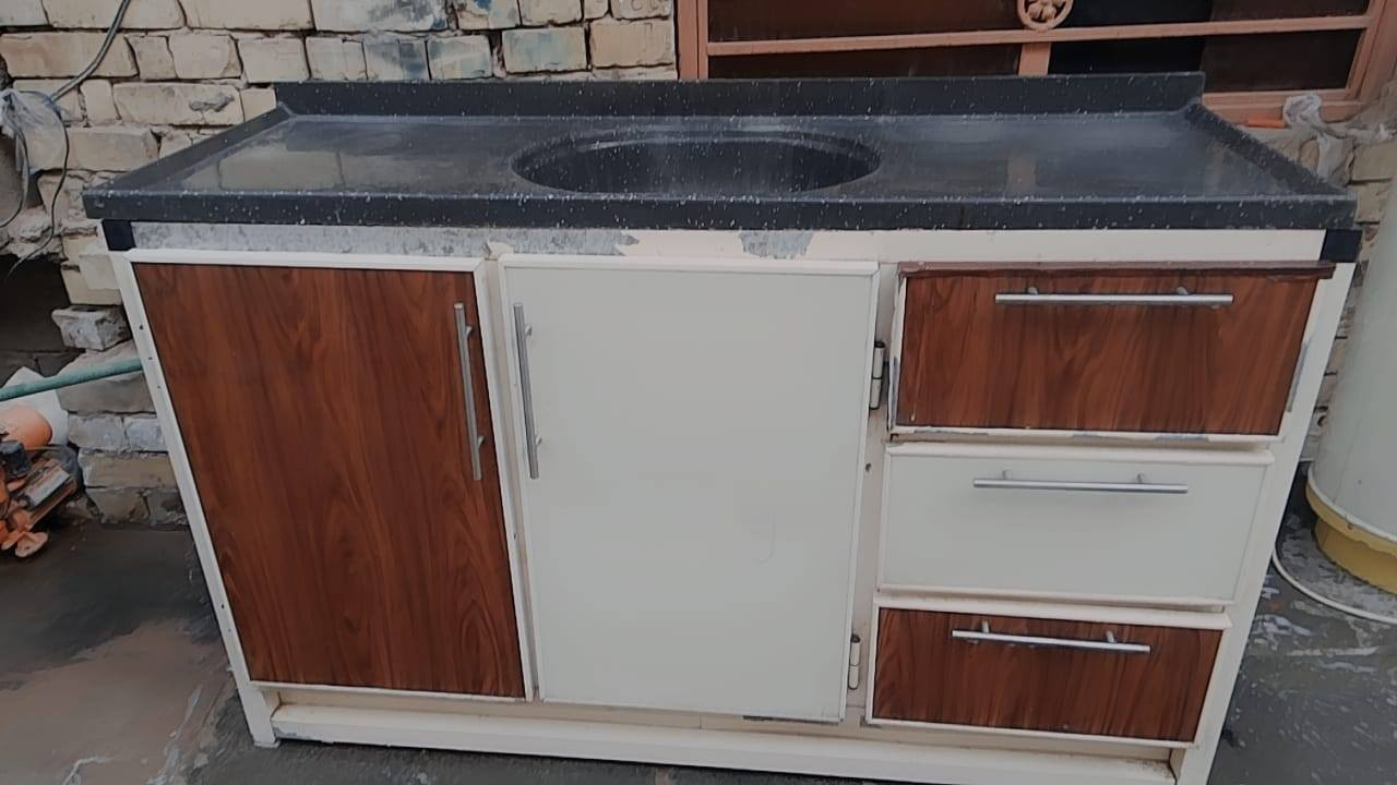 سلام عليكم كيزر 160 الطحان علفحص التخم8 مقاعد مابي ضرر ولاشي نضيف كاونتر سنك مرمر متر ونص سعره100 تخم 225 الكيزر60 مكاني بغداد بلديات المعسكر *********** يوجد توصيل بكروه
