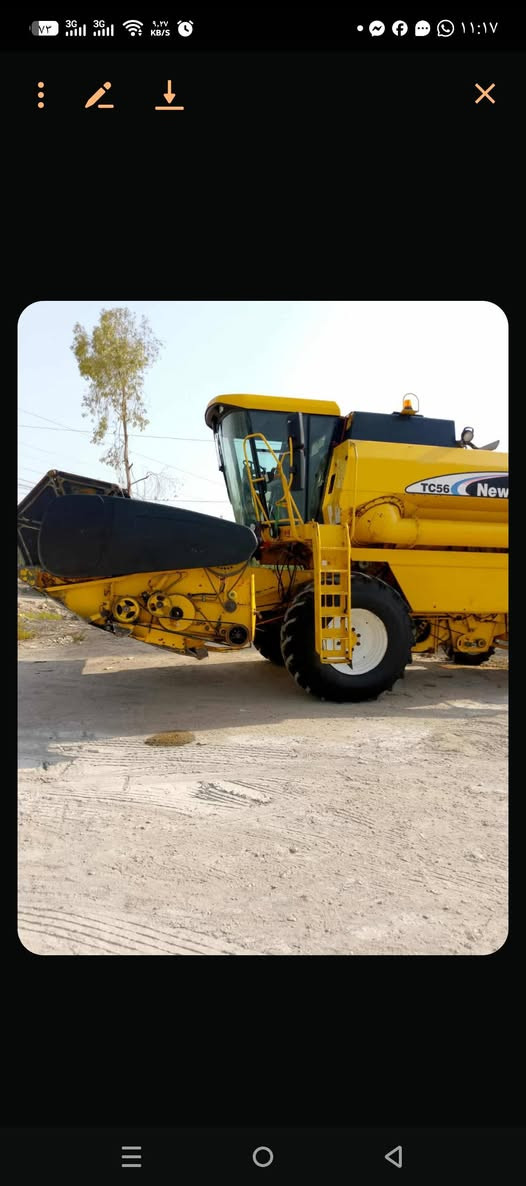 السلام عليكم حاصدة ٢٠٠٣ هايدرو خمسة بلم دبل درام طبلة ١٧ فوت عداد العمل ٣٢٠٠ ساعة السعر ٧٥ مليون وبية مجال للآتصال *********** فلاح أبو حسن
