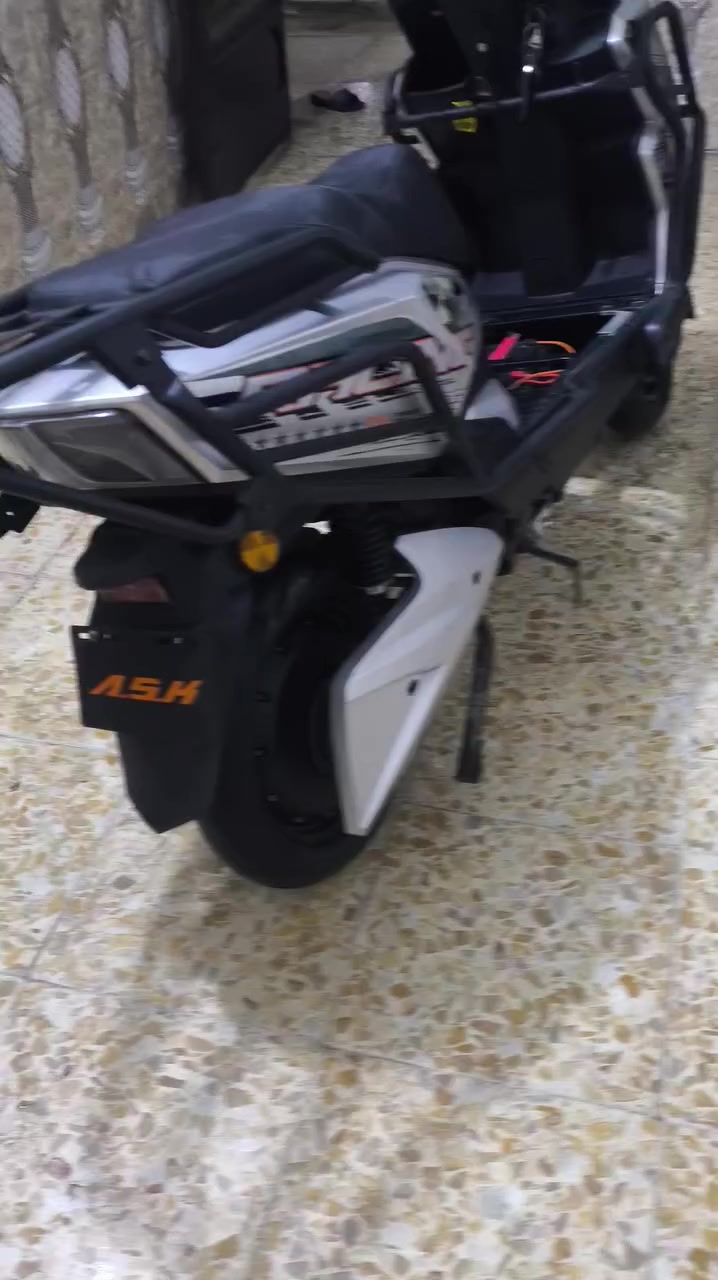 السلام عليكم
دراجه شحن نوع سكنس موديل 25  6 بطاريات 3 سرع دراجه نضيفه ابريك امامي دسك السعر 600 وبيه مجال 
العنوان مدينة الصدر ***********
