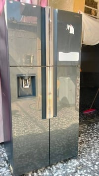 ثلاجه عموديه • حجم كبير • نضيفه