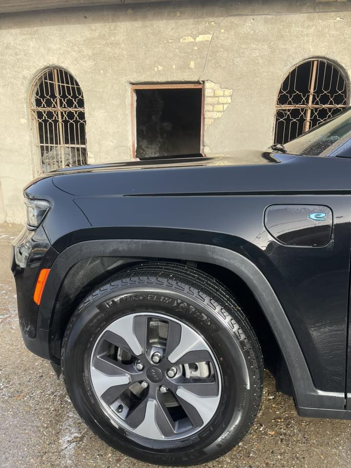 جيب كراند شيروكي موديل ٢٠٢٤ماشيه ١٧ مايل
صور حادث مرفقه بصور وسونر بيه صبغ بنيد وجاملغ وباب مرشوش فقط اني كاصه كلين طلع بيه حادث مسبق
بدون ايرباك السياره✅
محرك ٢٠٠٠تيربو+هايبرد+بلك ان
فول مواصفات
بصمه تشغيل
بصمه ابواب
تشغيل عن بعد
كشنات جلد
ستيرن هيتر
كشن خزن
كشنات الاماميه والخلفيه تدفئه
رادرات
شاشه وكاميرا دورا
بانوراما
مكانه ديالى ***********متوفر واتساب
سعرها ٢٨٥وبيه مجال
