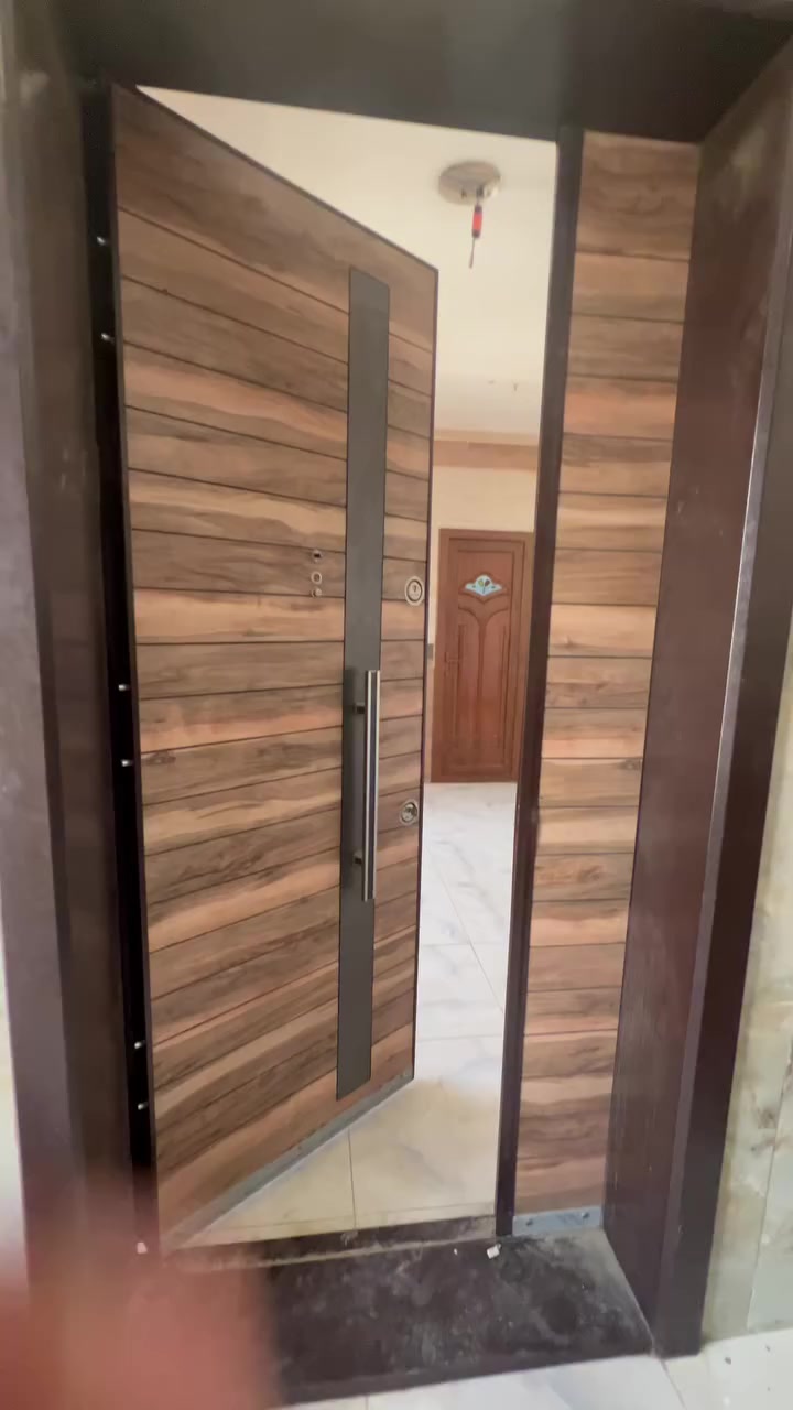 شقه طابق ثالث لليجار تحتوي على غرفتين وصاله وخدمات عنوان الاعظمية شارع الاخطل السكن فقط عوائل للاستفسار ***********
