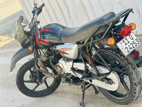 الله يجفيكم الشر دراجه بوكسر 22 شكل 23 ماشيه 28 دراجه جديده ممشتغله دلفري كله مكينه ناعمه وممفتوحه تعرض الحادث مثل موضح بالصور مرقم باسمي بيه شويه عواج بشاصي البوري الجوه التانكي مكاني بغداد زعفرانيه السعر 1800 وبيه مجال بسيط الرقم ***********
