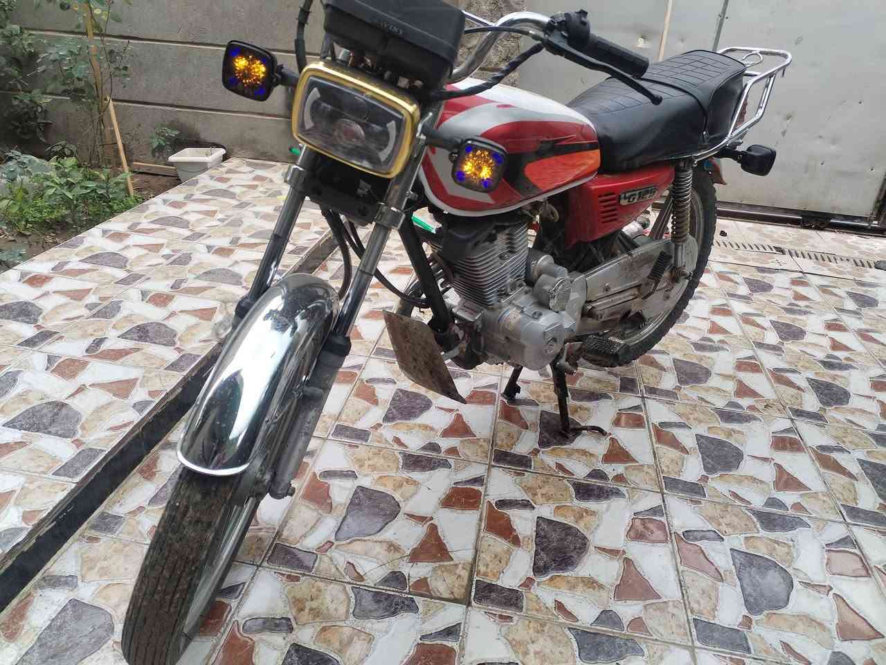 السلام عليكم اخواني مكلف بل نشر دراجه سافان موديل 20 أوراق وكيل دراجه كله شغاله سلف كهرباياته شغاله مابيه اي نقص مكان دراجه بابل طهمازيه السعر 400وبيه مجال هاذه رقم صاحبه *********** مامتواجد بل فيس
