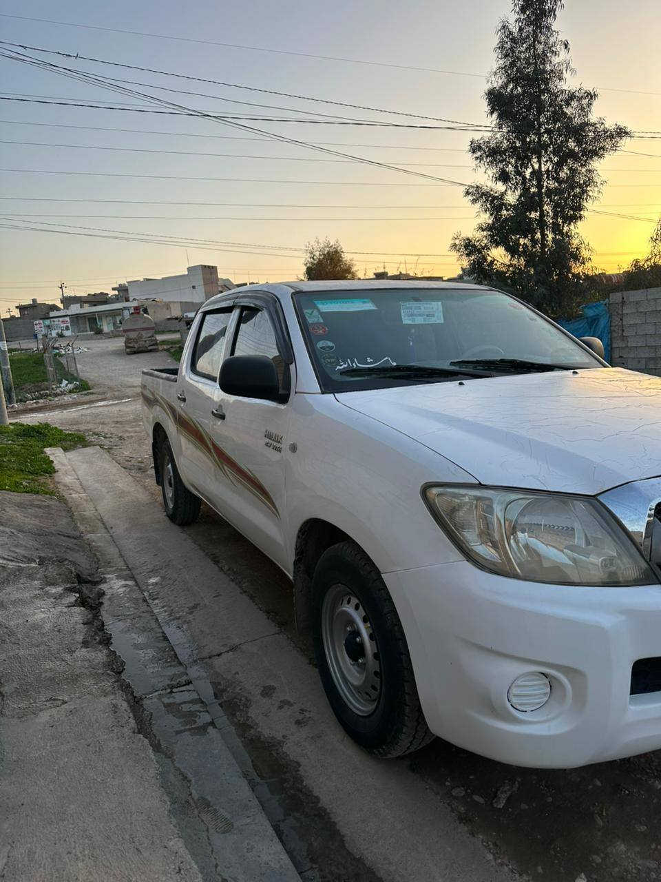 مەرزیە هایلوکس ٢٠١٠ 
گێر و مەکینەی بەشەرتە بن دەرگایەکی سبۆغە چەمپەکی بێشی لای سایەقی هەیە بێ شەنسی دوو قۆبیش لە سەقف جاکراوە ٢٩٠ رۆیشتووە سەنەوی دوو مانگی ماوە نرخ ١٢٩ وەرقە شوێن خەبات موبایل/ ***********
*********** أربيل, العراق
