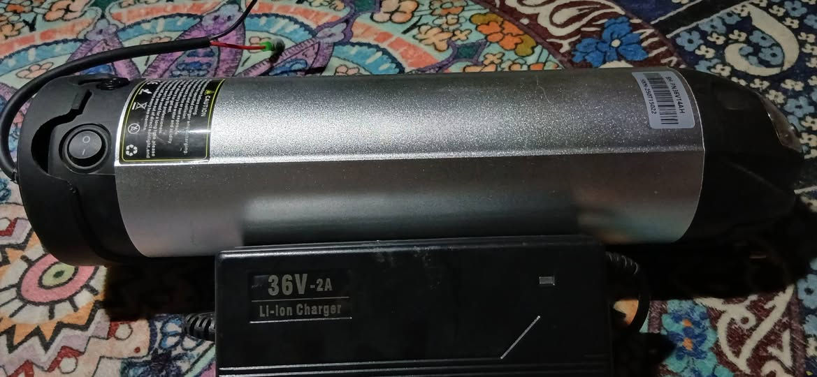 بطاريه ليثيوم +شاحنه غير مستخدمه  للبيع اتصل على الرقم ***********
