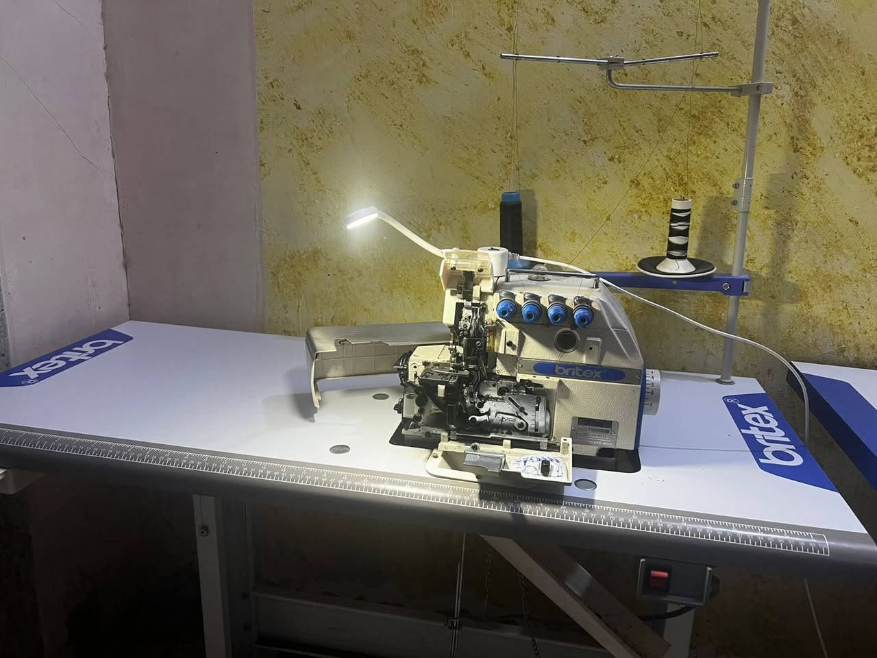 مكينه خياطه اوفر صناعي شركة بريتاكس مستخدم قليل جدا نضافة 100٪؜
والثانيه مكينة خياطة شركة كابوي موصفات قطع اوتماتيكي وتحكم سرعة وكذلك نضافة 100% 
تواصل واتساب 
***********
