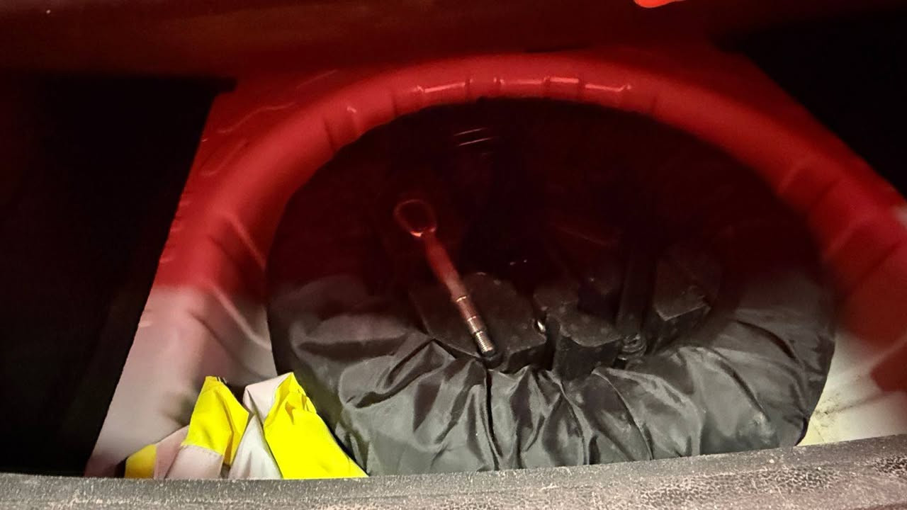 سيارة

MG ZS 2020 
للبيع
ماشية 39 الف 
رقم بغداد 
محرك ١٥٠٠ عدد ٤ سلندر
كامل مواصفات
تشغيل بصمة
ودخول بدون مفتاح
فتحة بانورامية 
كشنات جلد
تحكمات ستيرن
محدد ومثبت سرعة
شاشة 
ابل كاربلي
وبلوتوث
كاميرا خلفية
حساسات خلفية
تبريد قطعتين

السيارة ما بيها حادث ومكفولة من كلشي
فقط شخوط بسيطة 
االسعر 17 مليون دينار
للتواصل
*********** وات ساب
العنوان
المطيحة _مدينة المهدي السكنية _شارع أسواق حسون
