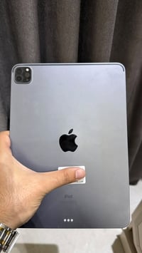 ايباد 11 برو • M2 • ٢٥٦