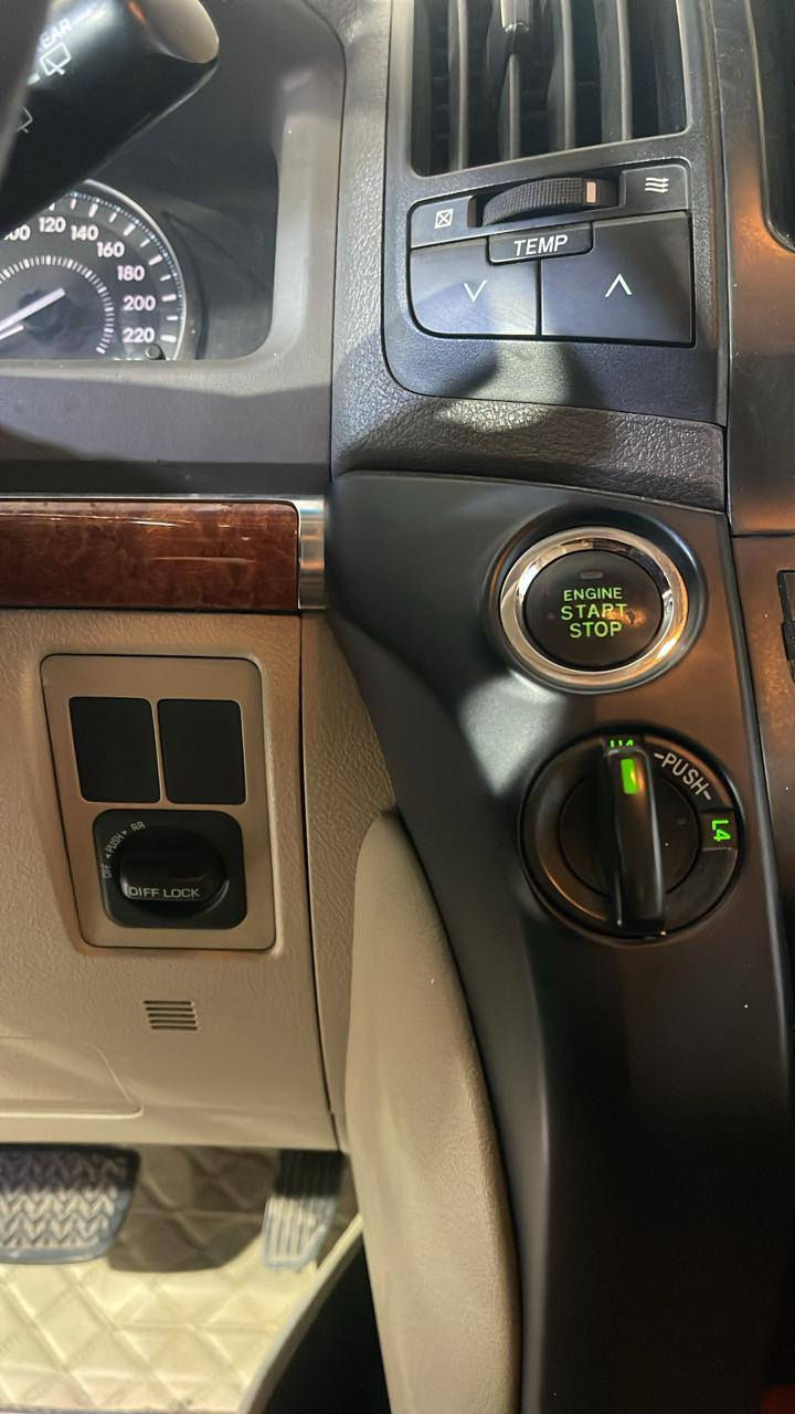 لاند كروز جكسارة 2014 مكفول كفاله عامة مابيها شخط 
شركة جيهان محرك 6 سلندر سيارة نظيف كلها شرط ممشى 60 الف 420 ورقة  
هـ: ***********
