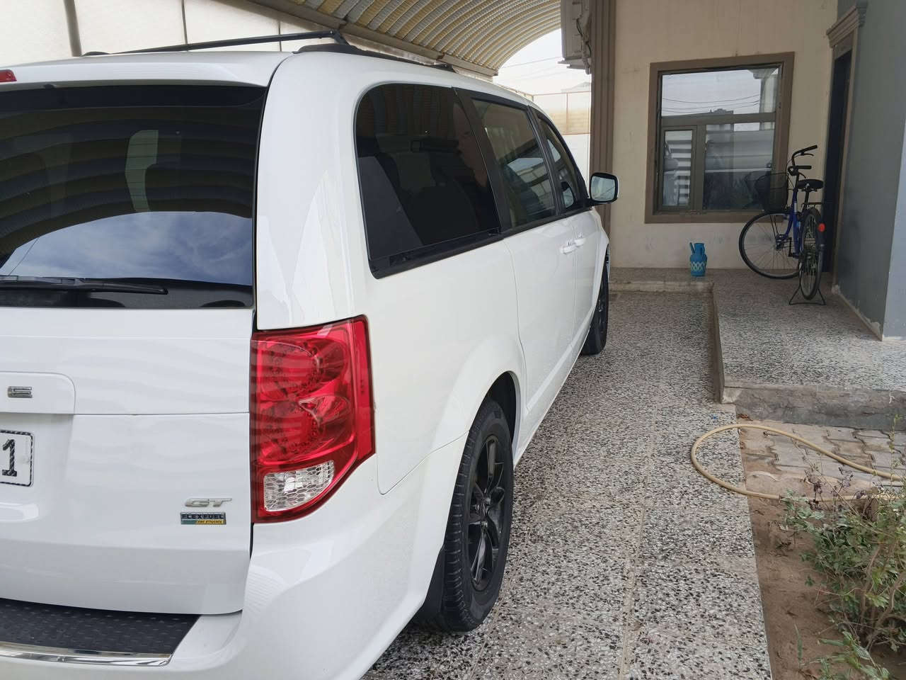 سلمعليكم دوج 2019 GT فول 1/1
جاهز 100/100 موصفاته معروف بعد رقم بغداد باسمي سنويه 29
محرك مامفتوح حت ماي احمر بي تشغيل عن بعد بيبان شفط حنط شفط فرس بسقف تخم تايره جديد ستوني شاده اصلي 
ماشيه 60م كير محرك جدد مكان السياره النجف ***********
سعر185 وبيه مجال الاستفسار سونار بيه موجود هم
