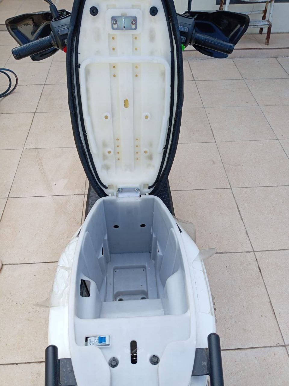 🚲 دراجة شحن الفضائي N95c للبيع او مراوس
🔋 (الملف): 2000 واط
⚡ السرعة: 99 (الحقيقي 75–80)
🛣️ الممشى: يوصل إلى 45 كم
🔋 البطاريات: 6 بطاريات كبار
✨ الحالة:
الدراجة جديدة وما بيها أي شي
مستخدمة شهرين فقط
الكفرات والمرايات بعدها جديدة من المعرض
🧰 المواصفات الإضافية:
🔌 منفذ شحن
↩️ نظام رجوع للخلف
🔐 نظام حماية من السرقة
💰 السعر: 800 ألف قفل
📞 رقم الاتصال:
***********
