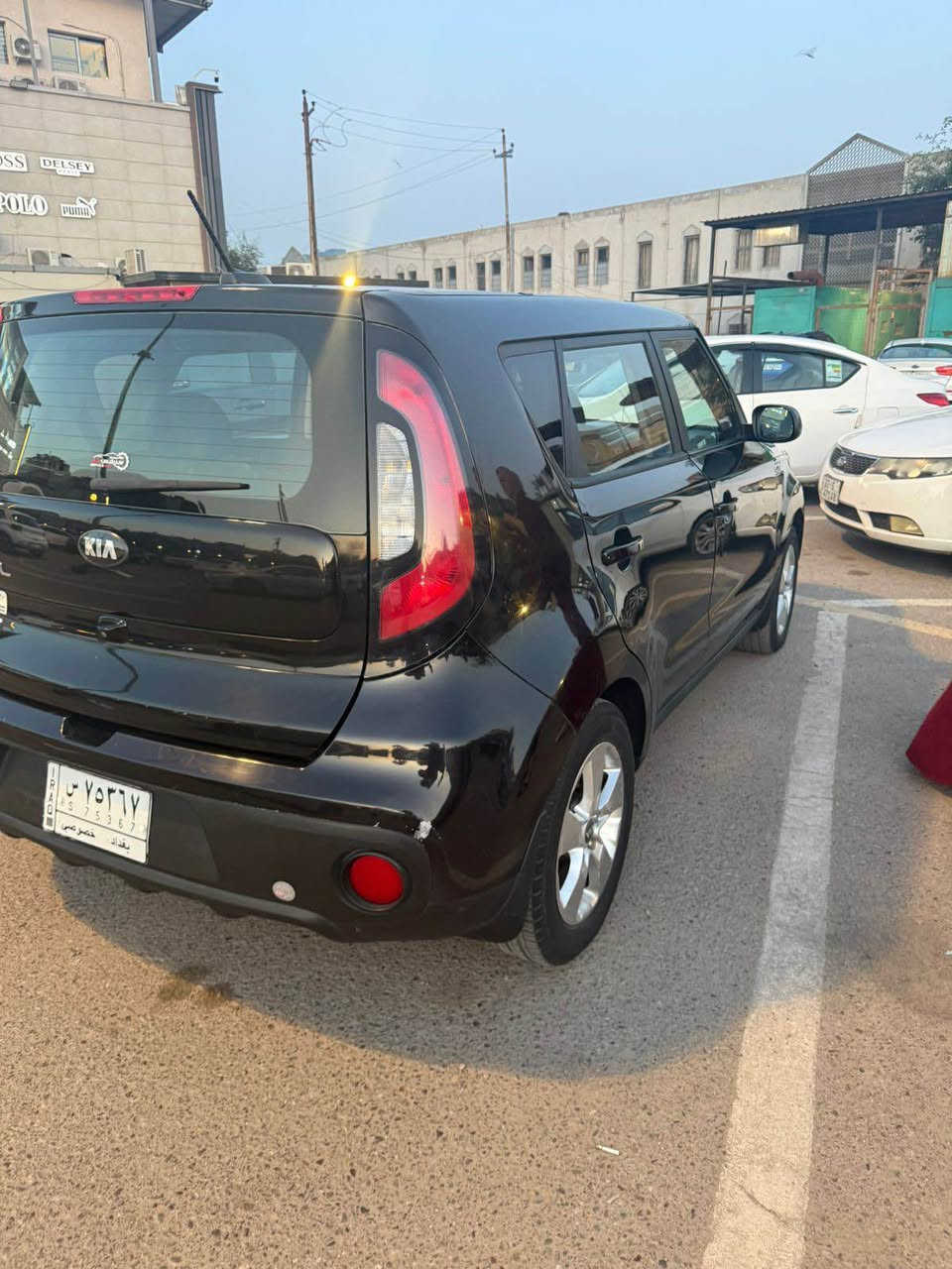 كيا صول 2019 مكينه 1600 وارد أمريكي بيها 3 قطع قطعتين امبدلات نفس اللون السياره جاهزه ومابيها اي نقوصات تخم تاير جديد وحداديه كامله جديده السعر 11 الف وبيها مجال *********** بغداد, العراق

