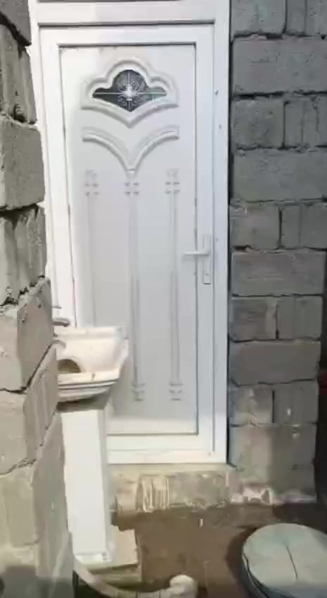 للبيع في منطقه ابو تشير بيت ١٠٠ متر واجهه ٥ متر نزال ٢٠ 
زراعي سند ٢٥ حق التصرف وكاله وقرار محكمه وعقد شراء للمشتري
يحتوي على ٣ غرف نوم 🛌 وصاله ومطبخ وخدمات 
مقابل علوة الرشيد النموذجيه 
سعررر مناااسب جدااا
***********
