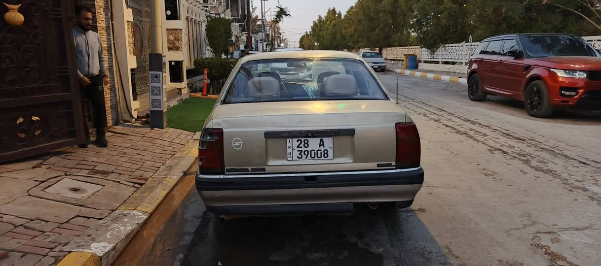 السلام عليكم جميعا 
من رخصت الادمن
اوبل اوميكا رقم انكليزي نجف بسمي 
موديل،1990 حي نزال عارظها 23 وبيها مجال حك الجيه
مكينه نظيفه كير جديد قبل 10 ايام شديته اكسل درايم شفتات جدد نقصها صدر امامي تعبان تايرات نص عمر 
سياره ترايك وين متريد مال عمل 
***********
***********
