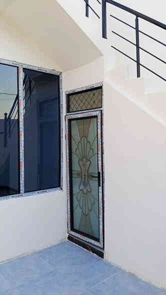 سلام عليكم للبيع بيت 100متر جديد صفر  فول فول سراميك سقف ديكور تبريد مركزي واجة فلين تركي اناره مخفيه يتكون غرفه نوم مبطخ حار مطبخ بارد حمام تواليت غربي هول وستقبال وتواليت شرقي وحوش البيت يصير غرفتين نوم بي خدمات كامل  العنوان كركوك حي بدر فرع صيدلية الغدير  السعر 39 بي مجال تواصل ***********
  ‎***********
