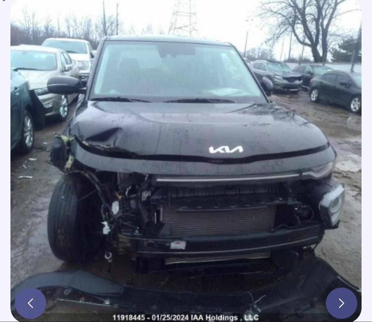 كيا سول موديل 2022
المواصفات: محرك 2000 دوش
وضعيات قيادة 
قيادة ذاتية 
رادارات امامي خلفي وجوانب 
تحكمات ستيرن جهتين
شاشة كبير ابل كار بلي 
تدفئة كشنات وستيرن 
 لايت عدسات مو كلوب 
توقف ذاتي 
كاميرا خلفية دواره 
تخم تاير جديد
رقم بغداد الانكليزي باسمي 
وحادثها موضح بالصور
مكان السيارة بغداد الزعفرانية 
***********
