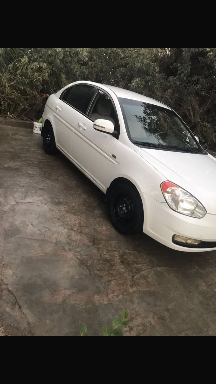 سلام عليكم اكسنت موديل 2011 رقم الجديد 
مكينه 1600 السياره استوه مرقمه رقم الجديد 
يعني جاهزه حداديه تبريد تخم تاير دوشمه جديده 
السياره بيه جاملغ خلفي صبغ الباقي كفاله عامه 
السعر 98 وبيه مجال الشراي مكان السياره الدوانيه 
الستفسار ع رقم ***********
