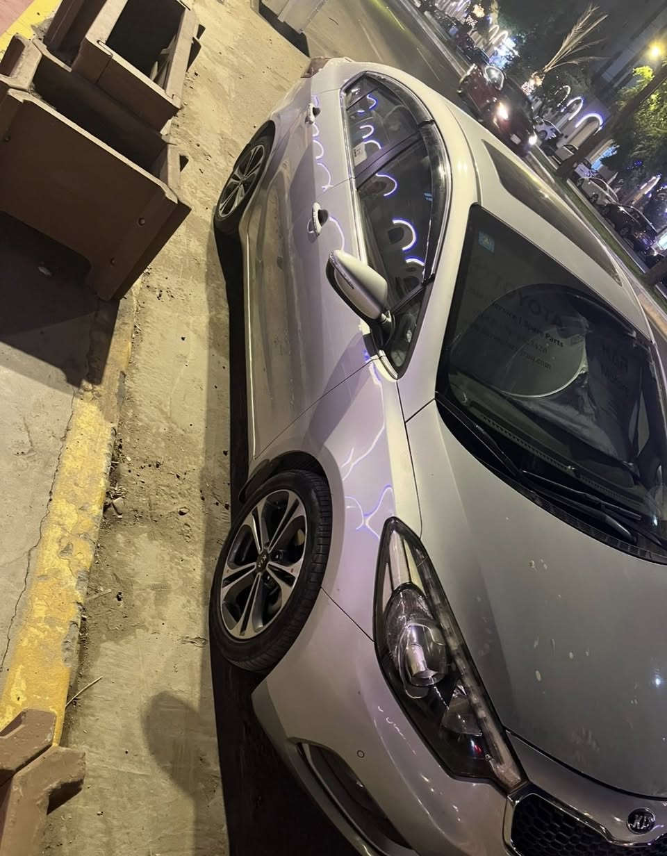 للبيع كيا سيراتو موديل 2015 رقم بغداد باسمي لون رصاصي محرك 1600 دوش المواصـفـات  فول عدا البصمة شركة الدولية ويل كب شاشة كبيرة ايباد كامرة خلفية مثبــت سرعة ٣وضعيات قيادة تحكمات ستيرن وباقي المواصفات المعروفه السعر 130$  هـ / ***********
