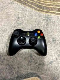 يدة Xbox 360 أصلية، نظيفة جداً وغير مفتوحة ولا داخلة صيانة. 💰 السعر مع...