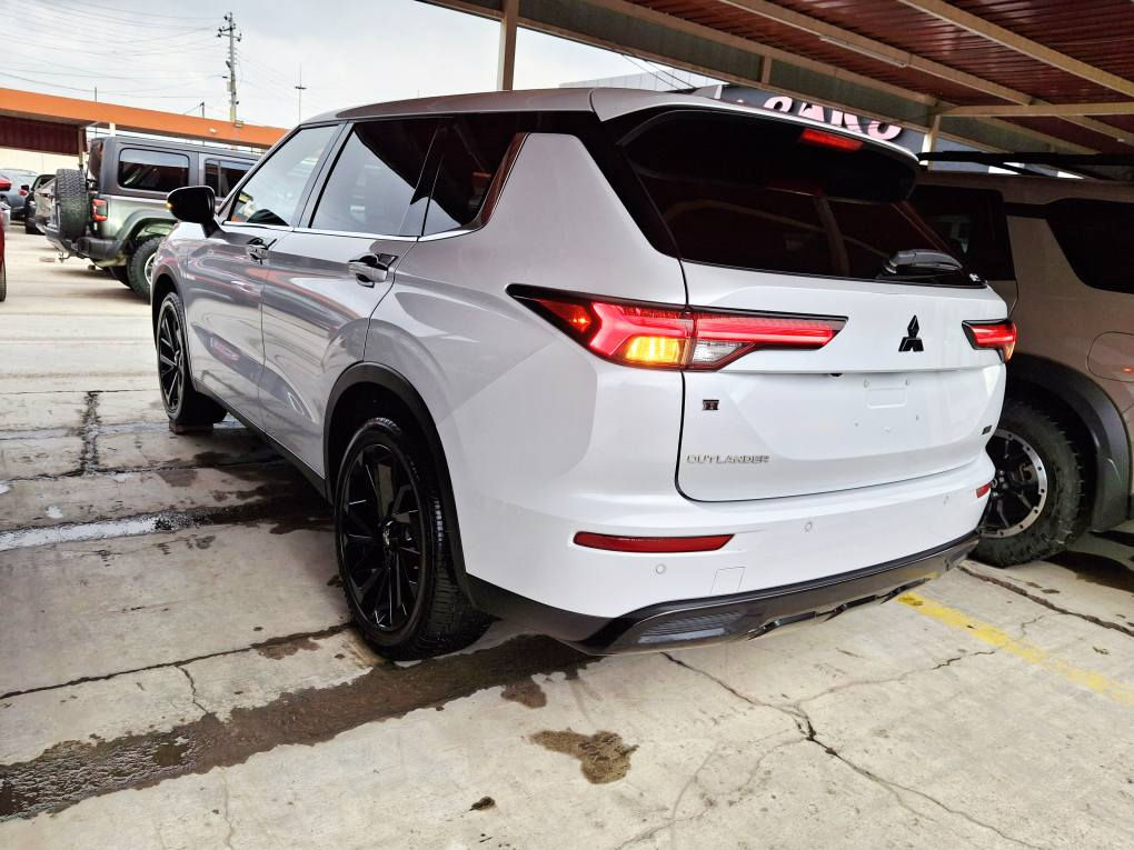 ئاوتلاندەر سپی ٢٠٢٣ بێ بۆیاخ سێ ڕیز کوشن تەنها شەش هەزار مایل ڕۆشتووە، مواصفات بلاک ئیدیشن پێنج کامێرا سندوق شەفت پێش و دوای حاسەیە ئاوێنە ئەخەوێت ئاوێنە ئیشارەت و ڕادار لە دەعامی بۆ دەعامی بۆیاخی نیە بەس بۆنیتی گۆڕاوە بە بیلادی بێ ئەوەی هیچ ناوی گرتبێت، سێتی لایتەکانی نیکل و بلاجکتۆر هەمووی بیلادیە هیچی نەشکاوەو داشبڵی گۆڕاوە بەبیلادی سەیارەکە دەبڵ اکسلی تایبەتە S-AWC واتە هەر چوار تەگەرەکانی قوفڵ ئەکا، نمونەیە لەجوانیا بێ ساردو چاڵ و شوختە، کاتی نەشکاوەو سێ مانگی لەگەڵە بۆ ڕەقەم
نرخی ٢٢٠ گەڵاو مجالێک، بۆ زانیاری پەیوەندی بکە *********** السليمانية, العراق
