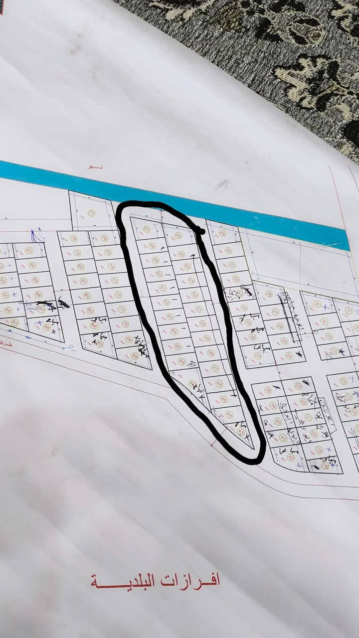 متوفر قطع اراضي بل حوطه بصف البانزين خانه متوفر علئ شارع 15وعلئ شارع 10 مساحات 200م طابو ملك زراعي سند 25مكاتبه ونسخه من طابو او وكاله من المحكمه ابسم عراقي المكاتبه مع صاحب الارض استفسار *********** القطع فقط الي امشر عليهن بل اسود
