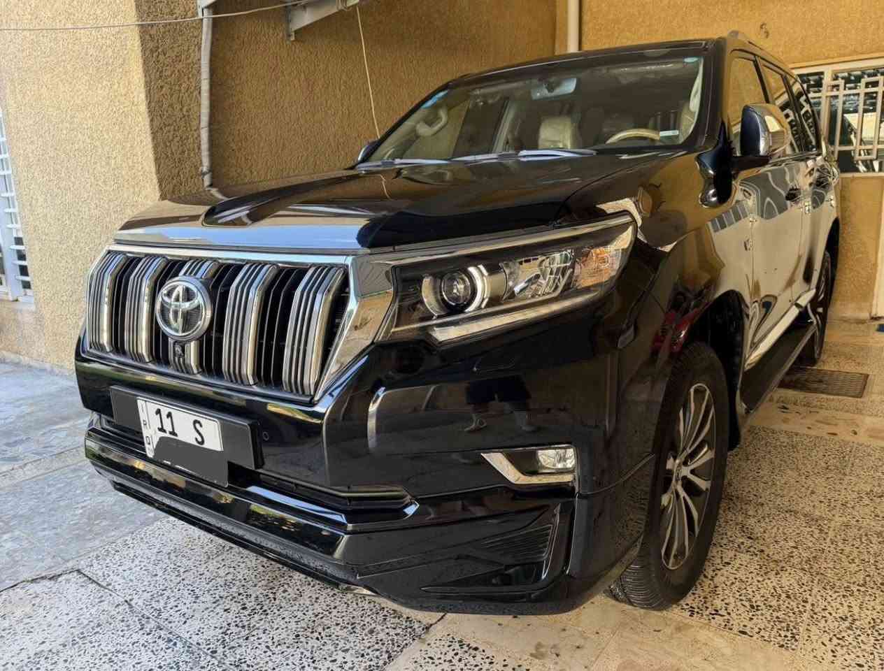 #برادو2023_ساز
رقم بغداد 
‏‎⚠️الصيانه لمدة 3 سنوات او 60 الف كم 
‏‎ضمان شركةساز 2023
‏‎مواصفات : VXS
عداد 7
‏‎المحرك : 4.0L . V6
‏‎٤ كامرات 
‏‎✴️ستيرن صاج +كهرباء
‏‎✴ مفتاح التشغيل بصمه .
‏‎✴ خاصية تشغيل عن بعد.
‏‎✴ فتحة سقف (سلايد).
‏‎✴ دفع رباعي 4×4.
‏‎✴ مصابيح اماميه زينون مع LED.
‏‎✴ كشافات ( بروجكتور) زينون .
‏‎✴ شاشه كبيره.
‏‎✴ كامره دواره .
‏‎✴ ويل كب قياس 18 .
‏‎✴ مقاعد جلدلون بيج +تحكمات المقاعد الأماميه كهرباء.
‏‎✴ زر مساعد نزول منحدر.
‏‎✴زر مانع للتزحلق vsc قفل اكسل .
‏‎✴ زر مساعد دوران dac .
‏‎✴ سستم ايرباك عدد 8.
‏‎✴ شاحن واير لس .
‏‎✴ مري AUTO قابله للطي.
‏‎✴ اشاير بالمري .
‏‎✴ زراك لايت .
‏‎✴ ثلاجه وسطيه .
‏‎✴ حساس خلفي 
‏‎✴ تبريد 3 قطع  .
‏‎✴ 7راكب .
‏‎✴ مخرج للطاقه A 10  مخرج AUX&USB.
‏‎✴ مخرجHDMI L
‏‎✴ زراك لايت .
‏‎✴ خزان وقود عدد 2.
‏‎✴ سستم ايرباك متكامل .
‏‎✴ تحكم مقود متعدد لاستخدامات.
‏‎✴️نظام الزحف 
‏‎✴️ماوسات 
‏‎✴️كشنات الصندوق كهرباء 
________________________

‏‎ملحقات السياره
‏‎🔖 فرشات ارضيات land cruiser prado 
‏‎🔖 مطفأة حريق 
‏‎🔖كيج ايطارات 
‏‎🔖 مثلث
‏‎🔖 عده 
‏‎🔖 جك 
‏‎🔖 سبير نوع ويل كب 
‏‎🔖كتيب ضمان والصيانه
‏‎🔖بصمه اضافيه
للاستفسار *********** 
السعر 570 $ ‏‎
