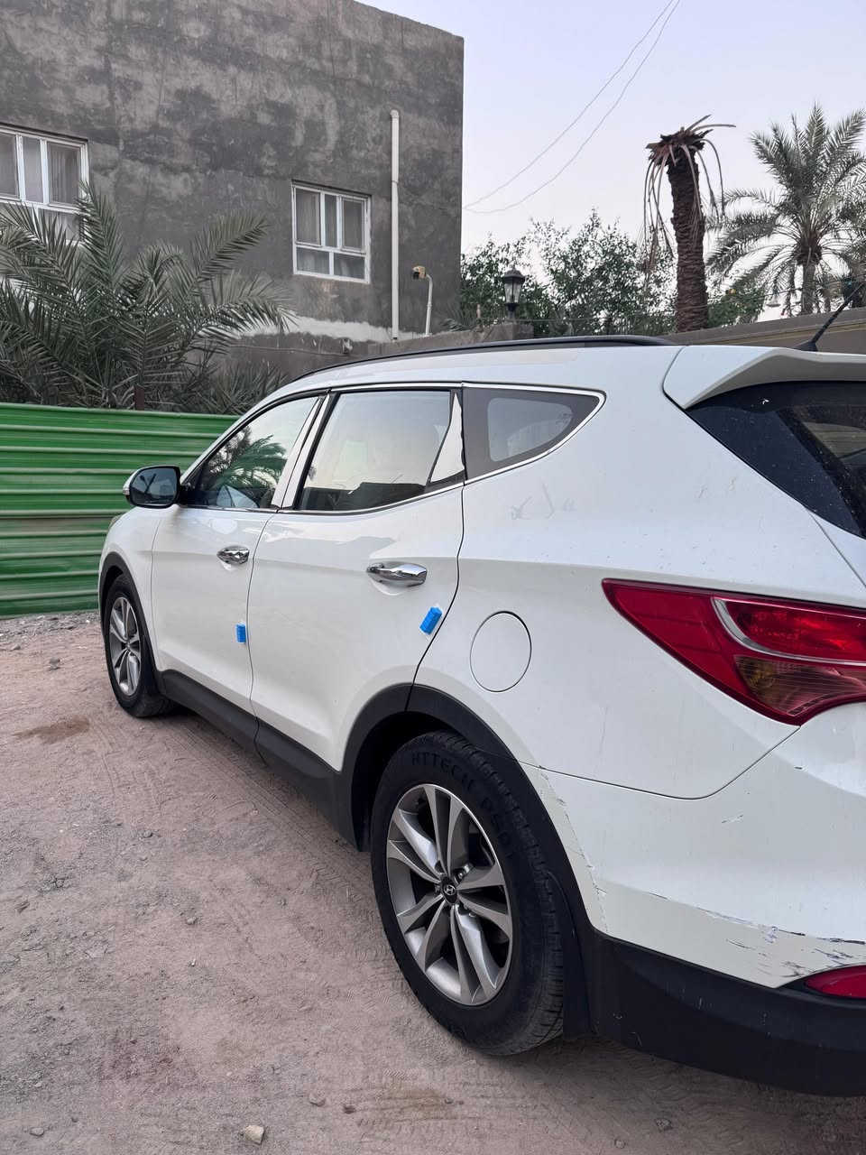 هونداي سنتافي خليجي 2017 بدون حادث شاشة كبيرة حساسات خلفية كاميرة خلفية بصمه محرك 4 سلندر 2400 السعر 170 للتواصل ***********
