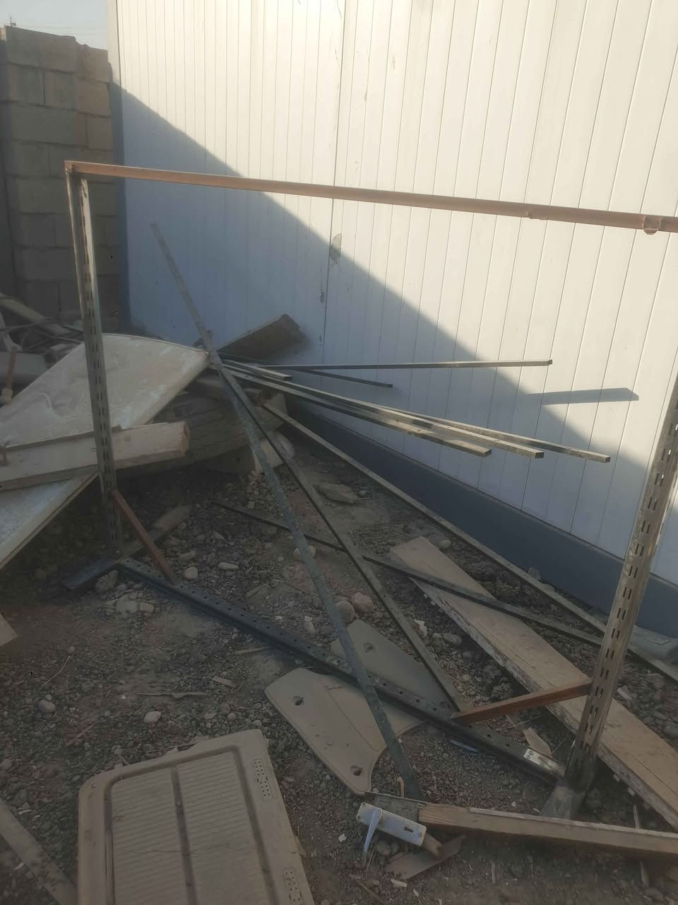 السلام عليكم 
متاح ملابس محل بآلة شتوي وصيفي بيهن باليبل وغراض تعاليك ١٥٠٠ تقريبا وأكثر وستاندات ملابس 
البيع شلع مليونين تطلع عليك القطعة ربع 
للعلم بجايم نسائية 
بناطير كابؤي وقماش نسائية 
بناطير كابؤي ولادي بناتي باليبل 
شؤرتات كابوي بليبل 
ملابس نوم ستن 
ملابس داخلية نسائية 
مايوهات 
بجايم نسائية صيفي وشتوي تقريبا ٢٠٠٠ قطعة 
فساتين حفلات صيفي وشتوي 
بديات نسائية صيفي وشتوي 
تيشرتات رجالية 
بجايم رجالية 
قبوط نسائية 
ملابس اطفال من سنة إلى عشرة سنوات 
امانة الله درجة اولى محلي بسليمانية نقلته كركوك ما فتحت 
مقابل الحي الصناعي الجديد 
*********** بيه واتساب ايضا كركوك, العراق
