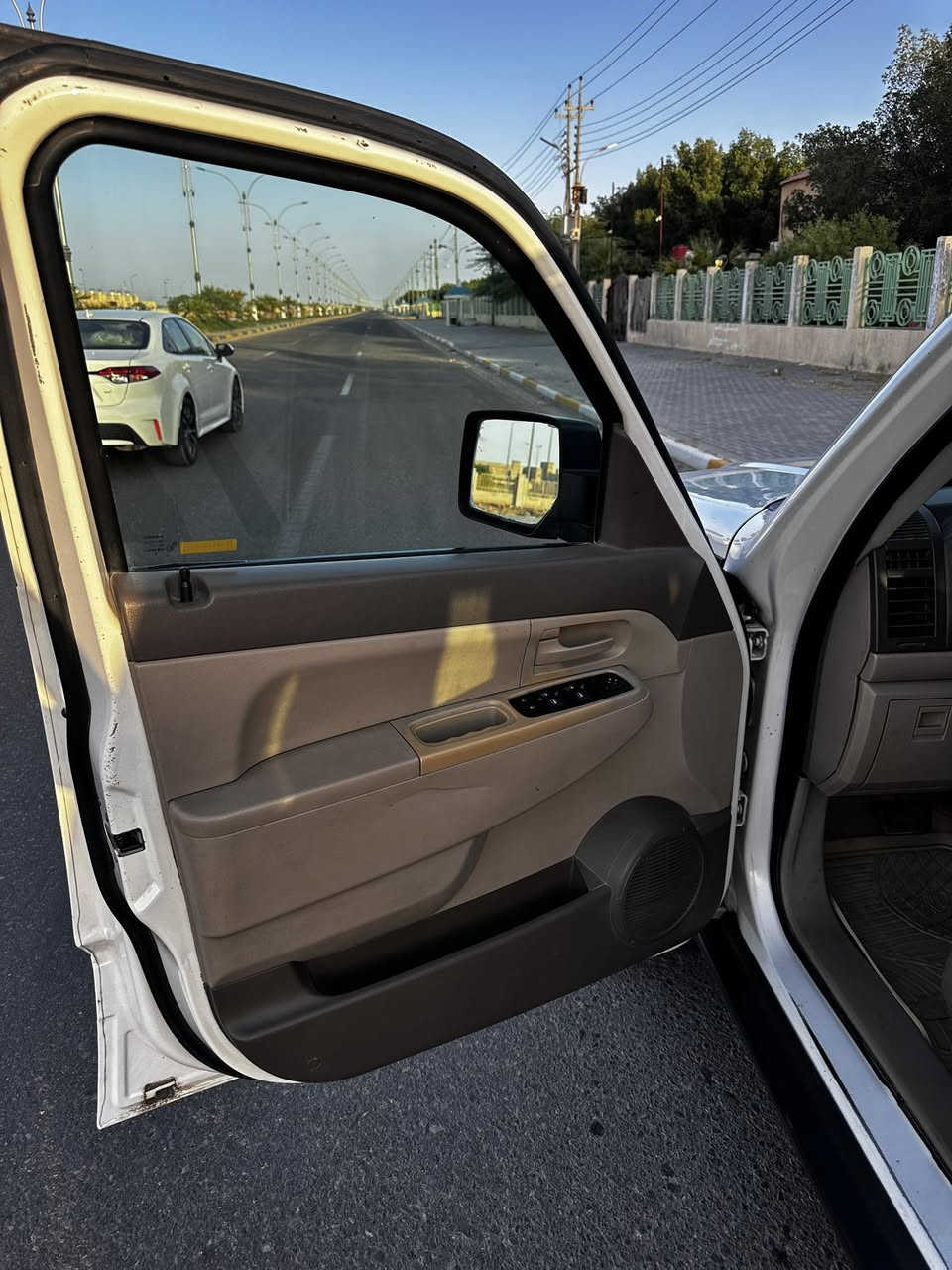 السلام عليكم من رخصة الادمن جيب ليبرتي للبيع حادث جاملغ وبنيد وبيهه لحيم شي بسيط بالبدنه ورشات صبغ اثر جراد قليل كلش السياره نضيفه كلش كلش احله من الصور كير مكينه حداده تايرات كله جديد دواخل بيجي جديده غرفتهه تبريد ثلج شاشه جبيره سعرهه 98 وبيهه مجال للطيبين الاستفسار اكثر خاص او واتساب *********** سونارهه موجود جديد سياره باسمي سنويه جديده لل30
