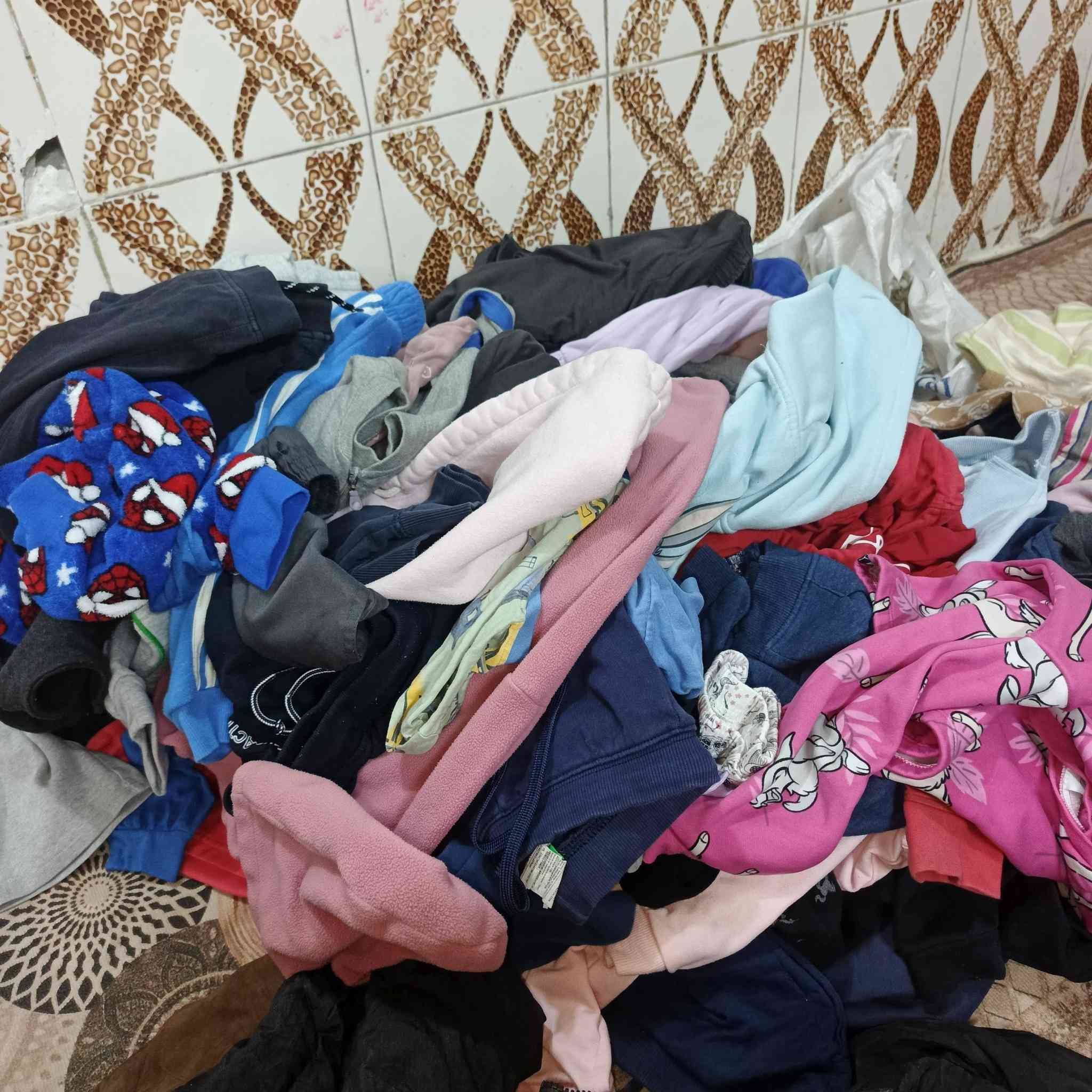 سلام عليكم قماصل بناتيه ولاديه طلال أي قطعه سعره الفين دينار فقط العنوان الفهود قرب معمل الثلج رقم الهاتف ***********
