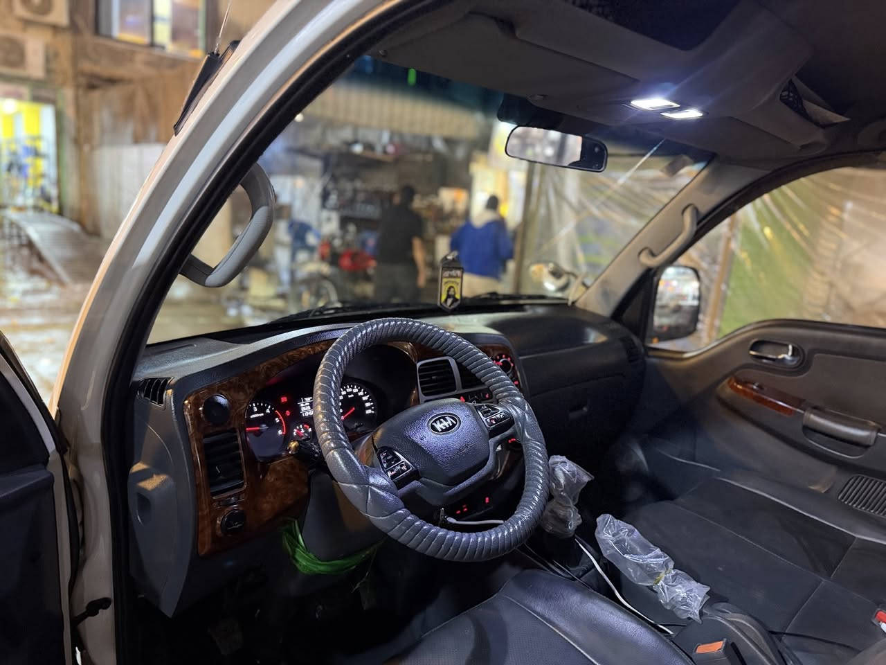 ‏سلام عليكم كيا حمل للبيع موديل 17 كفالة ما عدا بس البنين مفتوح ومقاعد ينه بلادي مكينة كفالة تبريد ثلج مكان بغداد مدينة الصدر 145 وبيهامجال بسيط حق الجيه مسكر ***********
