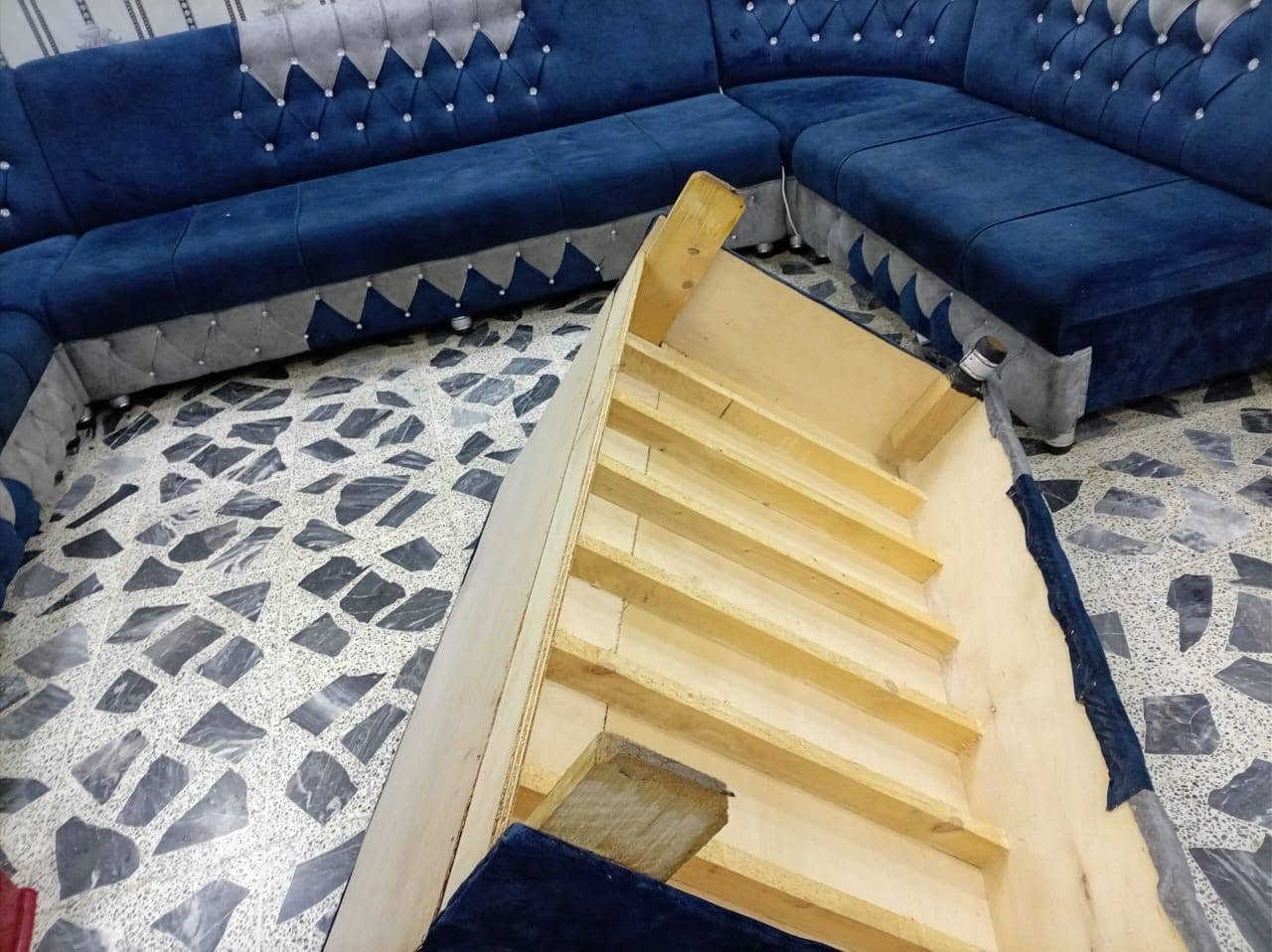 السلام عليكم ديوان عراقي للبيع شغل موصل 13 متر جديد مستعمل شيء قليل السعر 750 قفله الوان موصل جانب الايسر***********
