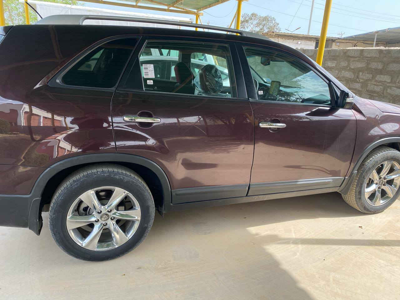 سورنتو 2012 محرك 2400 وارد امريكي 
سبعة راكب 
كاملة بدون نقص سعرها 127 رقم بغداد باسمنا
*********** بغداد, العراق
