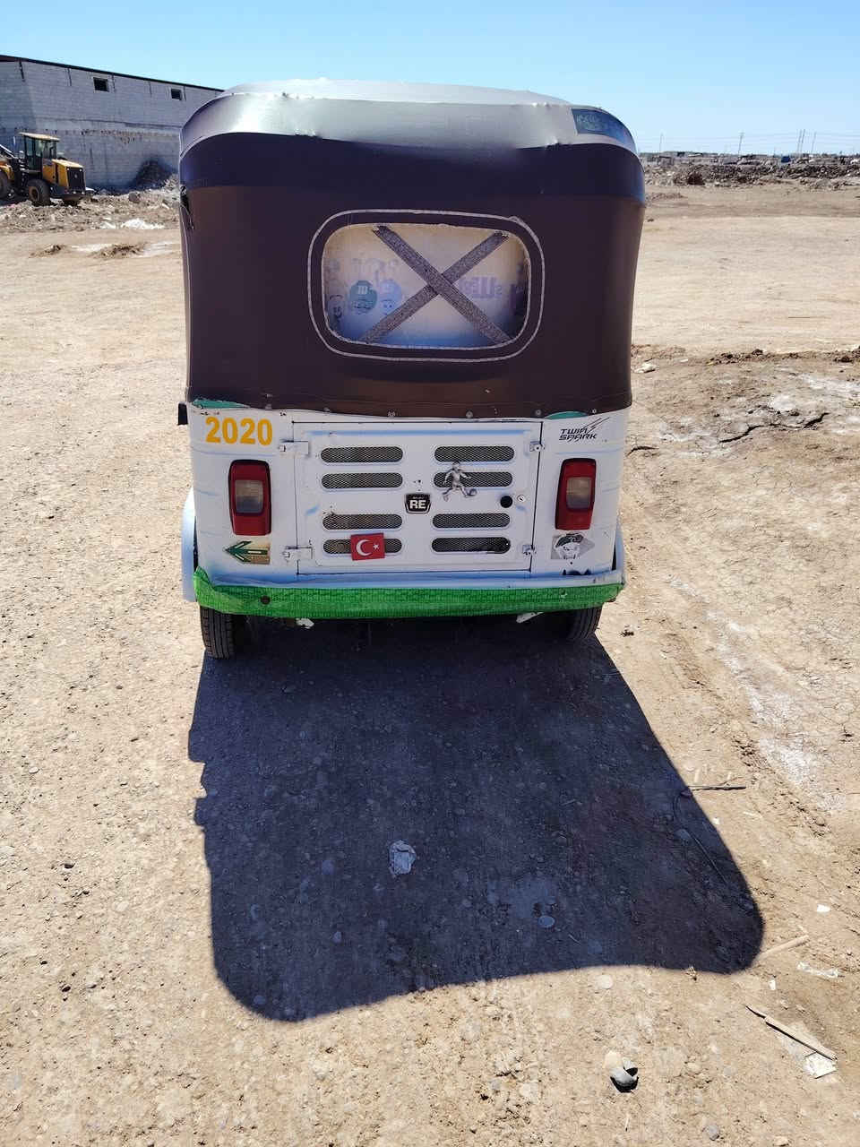 السلام عليكم شباب متاح تكتك مديل ٢٠ شهر السابع اوراق التكتك جاهزه مكينه جديده وحداديه من الطول للطول جديد كهربائيات كلها جديده جاهزه ماتصرف عليه ربع مكاني العماره وهاذ رقمي *********** والشراي بخدمته
