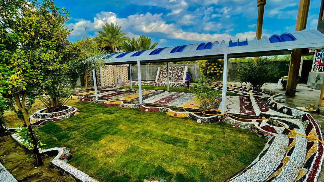 ***********.         يوجد واتساب لرقمين
***********
عمل انواع الديكورات والنقشات + الشلالات والنافورات  .. نعمل في جميع المحافظات.  اسعارنه حسب مساحة الحديقه ويوجد تخفيضات للمساحة الكبرى
