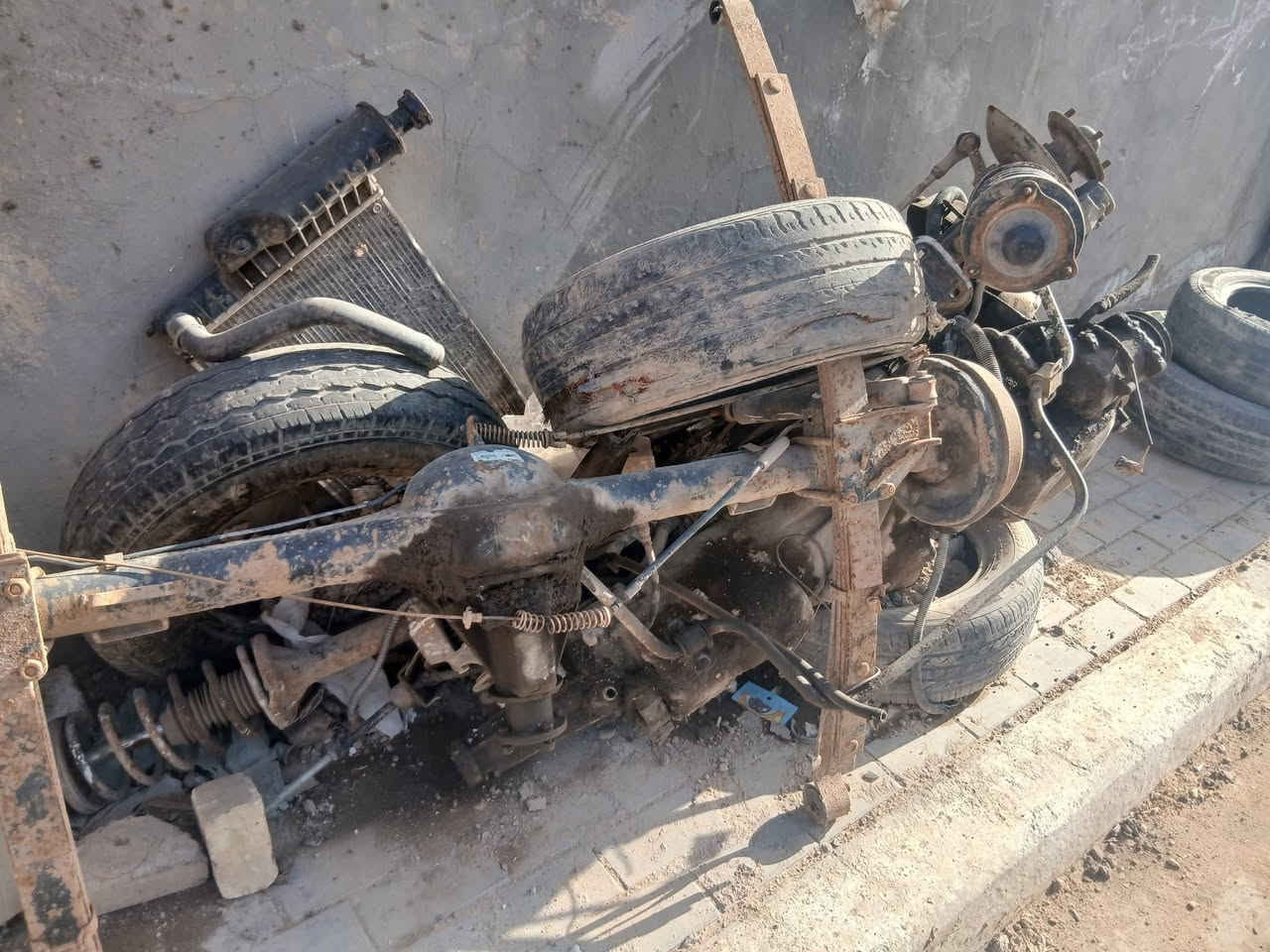 سلام عليكم اصدقائي عندي تفصيخه كامله مال بيجو روه محرك جديد وكير كولش نظيف اريد ابيعهن سعرهن مناسب شرط الشغل العنوان كربلاء حي الوفاء رقم الموبايل ***********
