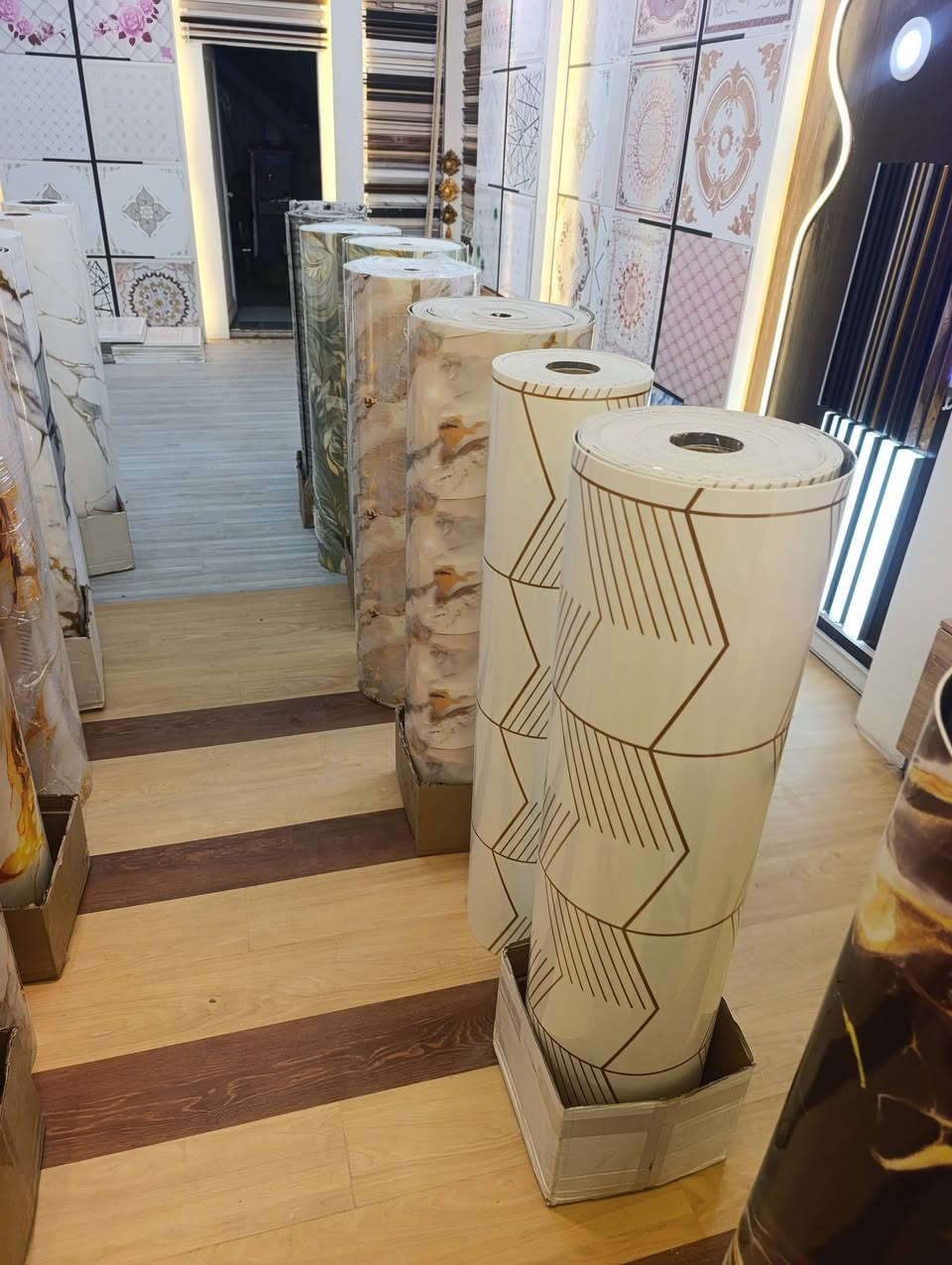 عمل سقوف ثانويه ديكورات شاشات سحبات جداريه تغليف جداري لواسق حدائق تحت الدرج تئسيس  كهرباء بوري سيمنز عمل بورد شحن سيارت الشحن عمل درجه اولى امانه لله ورسوله مكاني نجف ***********واتساب
