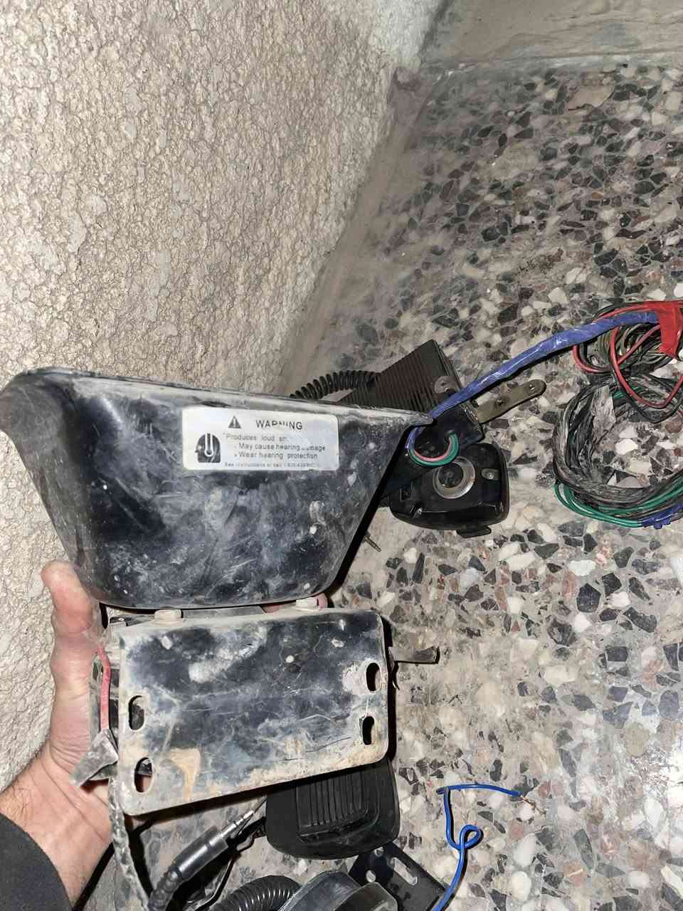 السلام عليكم
حاكيه وصفاره جهاز كامل امريكي اصلي 
بي هواي حركات للبيع سعرها ١٠٠ الف 
*********** مكاني بغداد حي الاعلام
