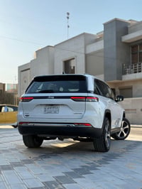 🚘 للبيع | جيب جراند شيروكي 2023 ليمتد بلس 5 راكب - خليجي وكالة هارلم ✅...