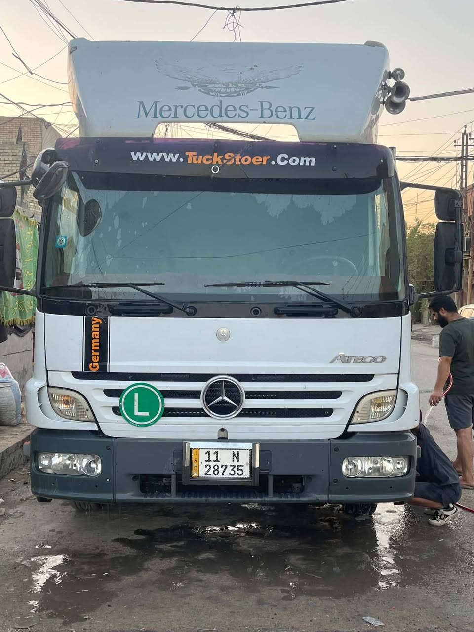 السلام عليكم
مارسدس اتيكو موديل 2002 الطول 6 ونص سيارة تخم تاير جديد صدر جديد مكينة وكير كفالة ... العنوان بغداد 

*********** ه
