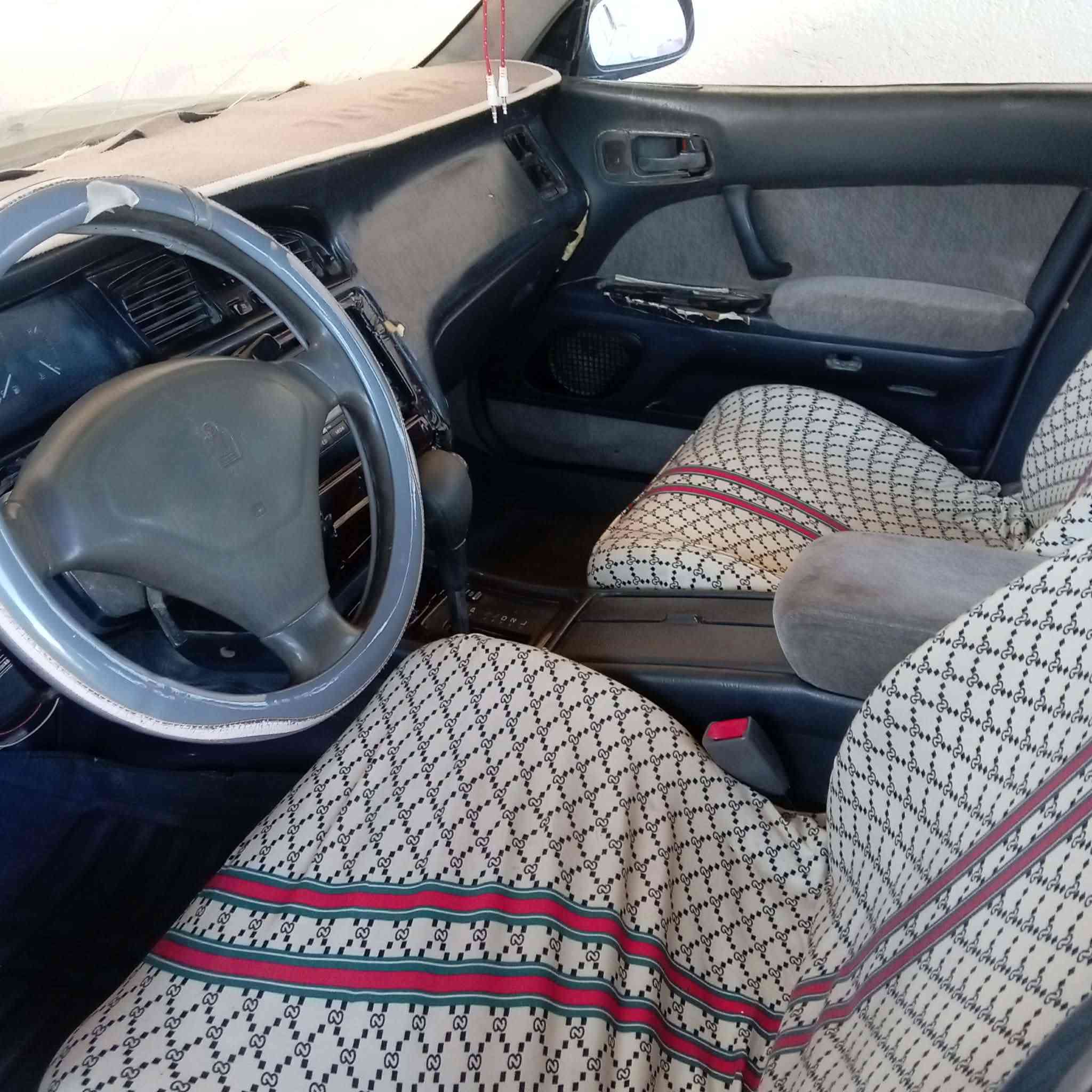 سلام عليكم بطه للبيع سياره موديل 93 رقم انبار ثانويه بها ضربه امامي وبالخلفي خفيفه حيل سياره حداديه خير من الله حداديه 80% ساقطه بال 24 سياره بلاديه مكان السياره بغداد عويريج قرب مخابزاره الساعه 38 وبيها مجال ***********
