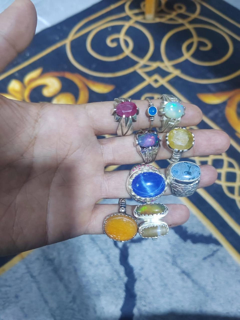 للبيع شلع بيهن داير ذهب وبيهن تحف المال للبيع شلعة وحده ***********
مكاني بصرة
