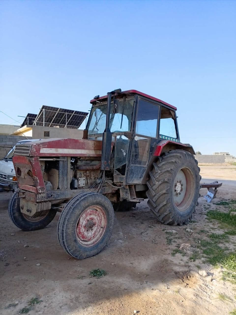 السلام عليكم للبيع عنتر 81 موديل 85 بدون المكان صلاح الدين ناحية العلم للتواصل 
***********/***********
