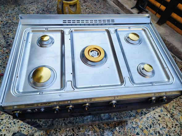 سلام عليكم مركز العالم لصيانه الطباخات  صيانه موقعيه باي مكان رقم الهاتف بي واتساب***********
