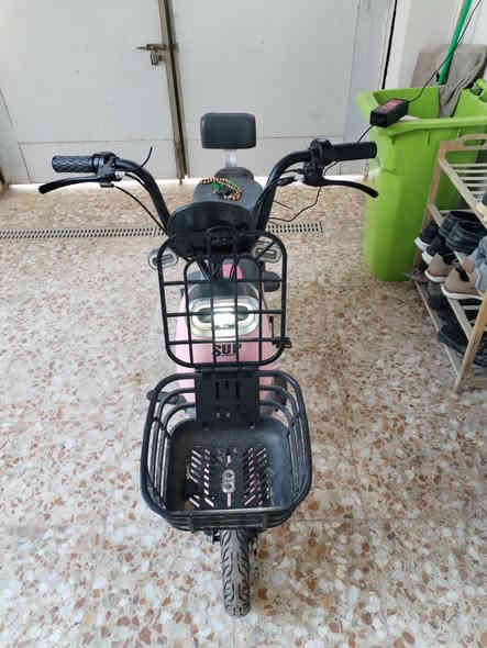 دراجه شحن موديل ٢٥ متروكه ونضيفه حيل بس بطاريه بيه ضعف اريده ٢٥٠ الف بيه مجال المكان حي أور سبع قصور شارع ابو علي واتساب *********** اتصل واني بخدمتكم
